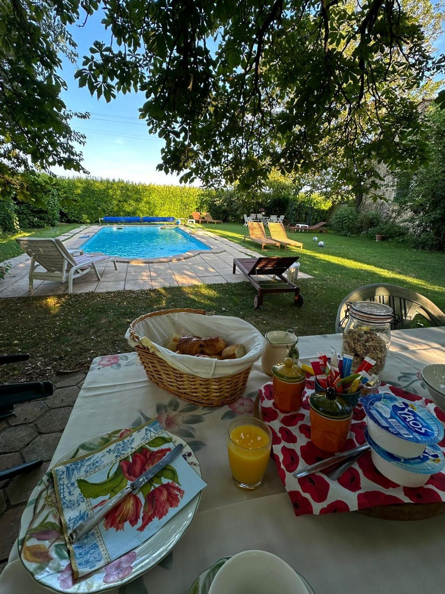 Chez Janie Hirst Apartment Sauzet  Luaran gambar